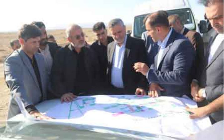 معاون اجرایی رییس جمهور از اراضی۵۶۰ هکتاری قم بازدید کرد معاون اجرایی رییس جمهور از اراضی۵۶۰ هکتاری قم بازدید کرد